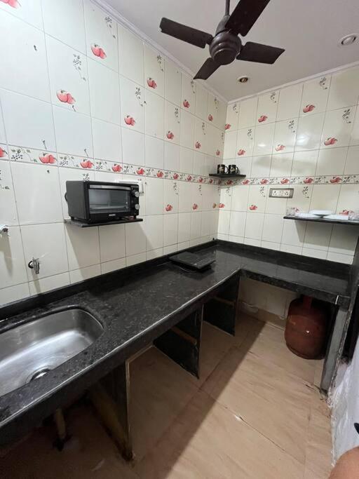 Budget Friendly 2Bhk At Pali Hill Apartment Mumbai Exterior photo