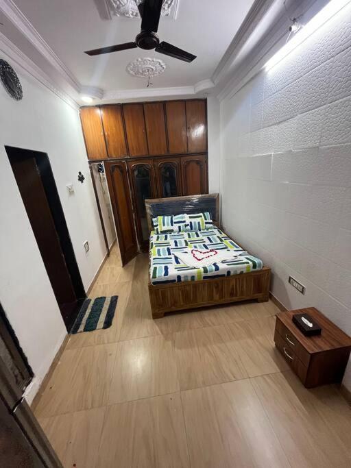 Budget Friendly 2Bhk At Pali Hill Apartment Mumbai Exterior photo